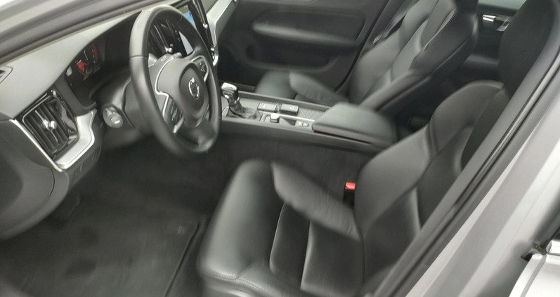 Volvo V60 cena 98277 przebieg: 133000, rok produkcji 2018 z Międzyrzecz małe 742